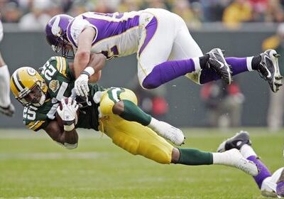 Green Bay player tackled by Minnesota opponent